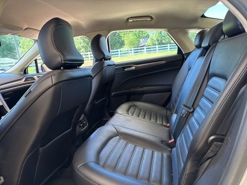 Used 2017 Ford Fusion SE w/ Fusion SE Technology Package AWD/4WD image 12