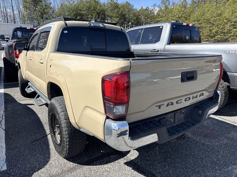 Used 2018 Toyota Tacoma SR5 image 13