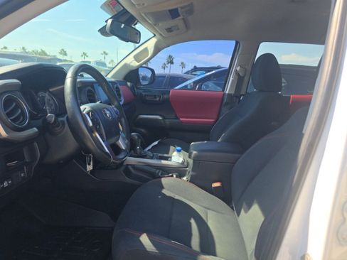 Used 2018 Toyota Tacoma SR5 RWD image 5