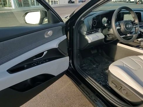 Certified 2024 Hyundai Elantra Limited image 11
