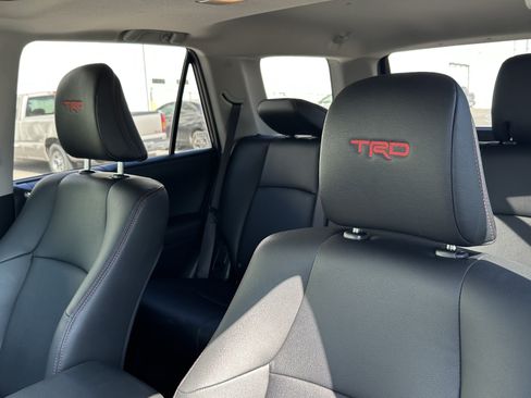 Used 2020 Toyota 4Runner TRD Off-Road Premium w/ Moonroof Package AWD/4WD image 18