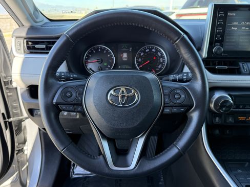 Used 2020 Toyota RAV4 XLE Premium image 21