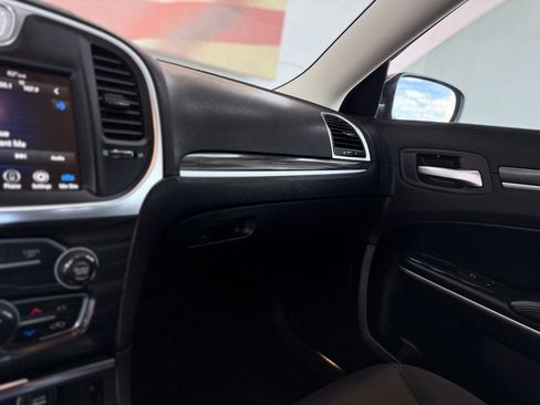 Used 2020 Chrysler 300 Touring w/ Sport Appearance Package image 31