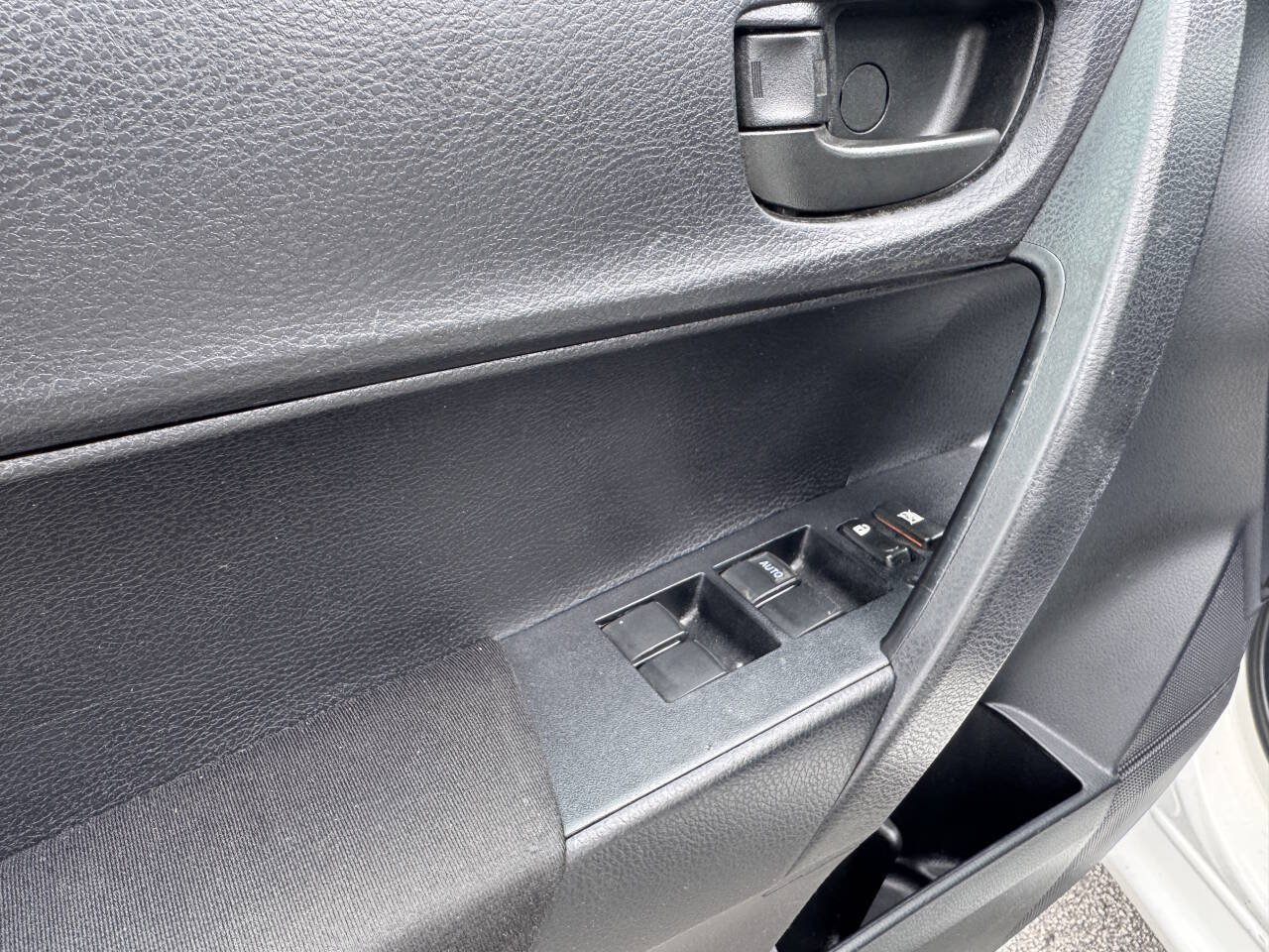 Used 2014 Toyota Corolla L FWD image 14