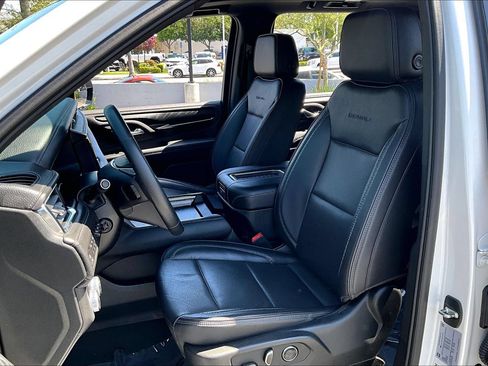 Used 2024 GMC Yukon Denali AWD/4WD image 10