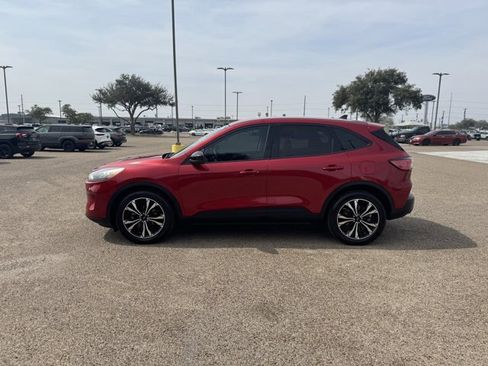 Certified 2022 Ford Escape SE w/ SE Sport Appearance Package image 2