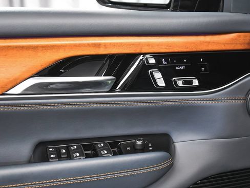 Used 2022 Jeep Grand Wagoneer Series II w/ Convenience Group III AWD/4WD image 10