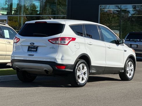Used 2016 Ford Escape SE image 3