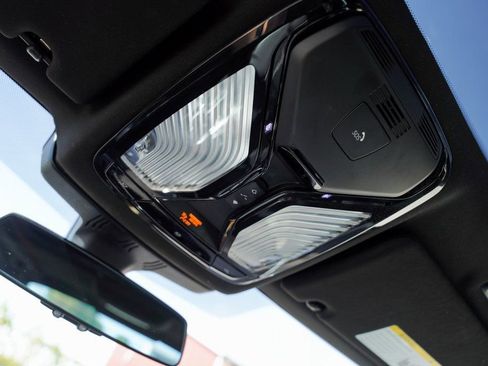 Used 2021 BMW M550i xDrive image 26