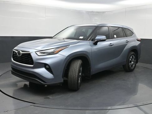 Used 2024 Toyota Highlander XLE AWD/4WD image 22