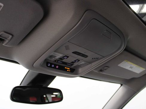 Used 2023 GMC Acadia SLT image 25