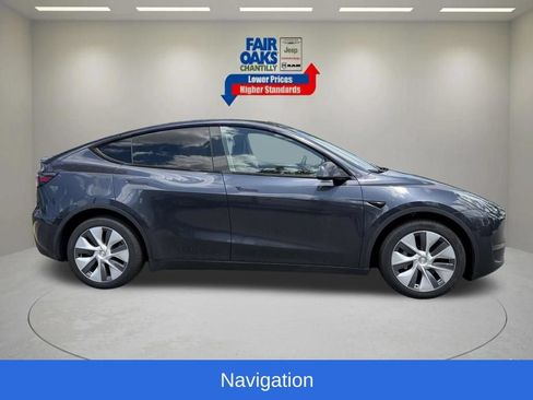 Used 2024 Tesla Model Y Long Range AWD/4WD image 5