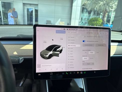 Used 2021 Tesla Model Y Long Range AWD/4WD image 7