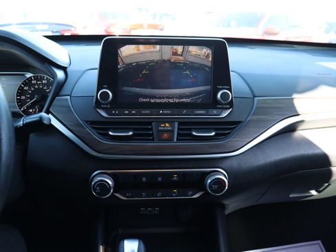 Used 2024 Nissan Altima 2.5 SV image 24