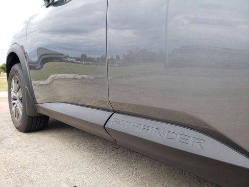 Certified 2025 Nissan Pathfinder SV image 27