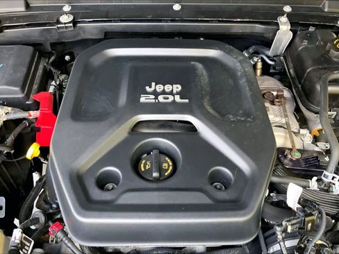 Used 2020 Jeep Wrangler Unlimited Sahara image 31