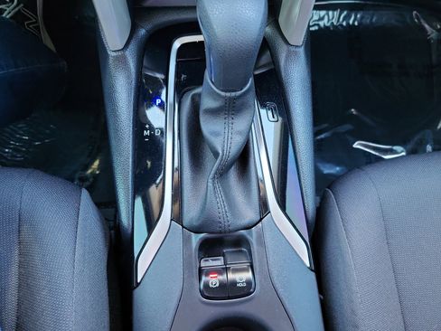 Used 2024 Toyota Corolla Cross LE image 31