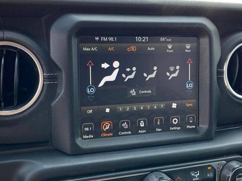 Used 2022 Jeep Wrangler Unlimited Sahara w/ Cold Weather Group AWD/4WD image 18