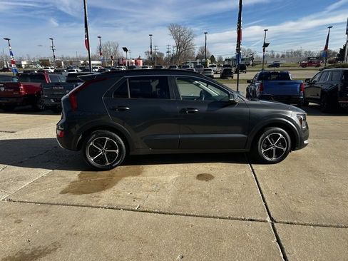 Used 2023 Kia Niro EX image 6