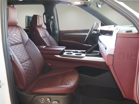 Certified 2025 Cadillac Escalade Premium Luxury w/ Touring Package RWD image 18
