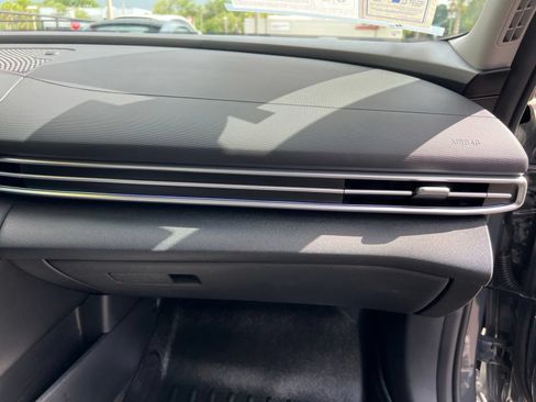 Used 2023 Hyundai Elantra Limited FWD image 60