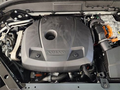 Used 2024 Volvo XC60 T8 Ultimate image 32