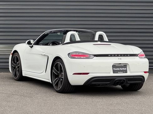 Used 2024 Porsche 718 Boxster RWD image 3
