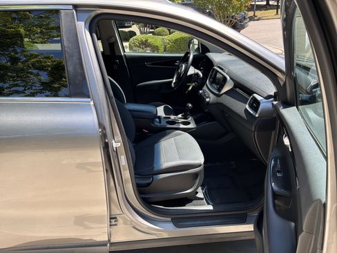Used 2018 Kia Sorento FWD image 32