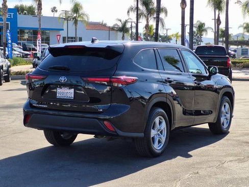 Used 2025 Toyota Highlander LE image 5
