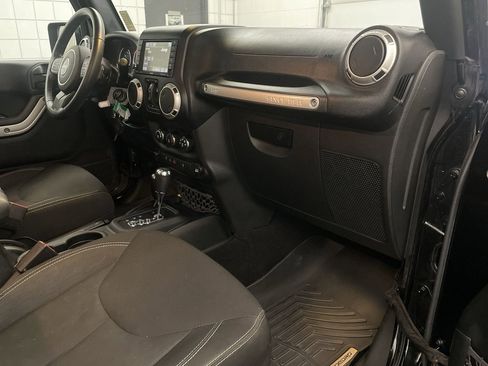 Used 2018 Jeep Wrangler Unlimited Sahara w/ Dual Top Group image 19