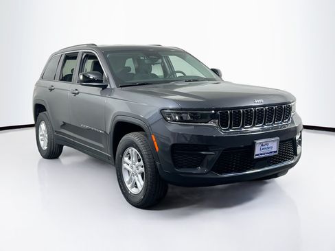 Used 2023 Jeep Grand Cherokee Laredo w/ Luxury Tech Group I AWD/4WD image 3