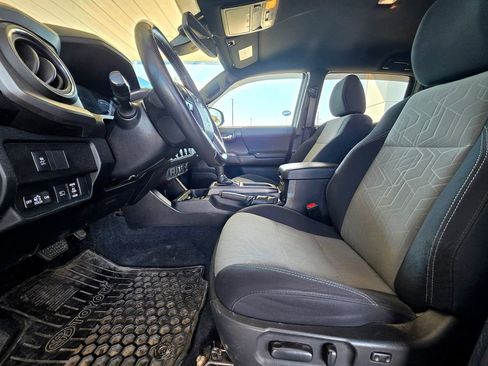 Used 2020 Toyota Tacoma TRD Sport AWD/4WD image 20