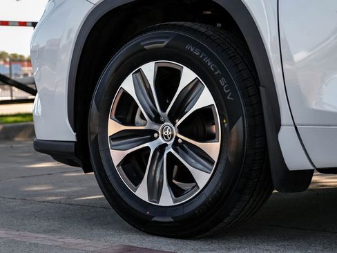 Used 2022 Toyota Highlander XLE image 69