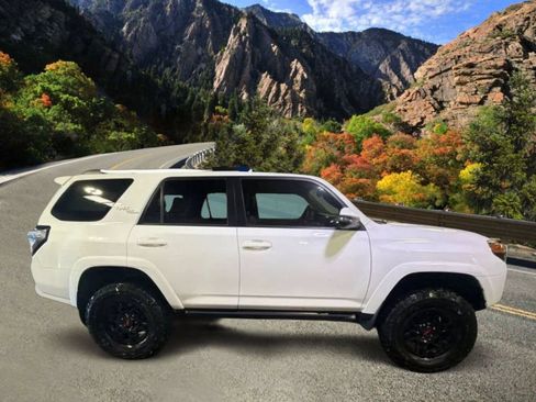 Used 2018 Toyota 4Runner TRD Off-Road Premium AWD/4WD image 5