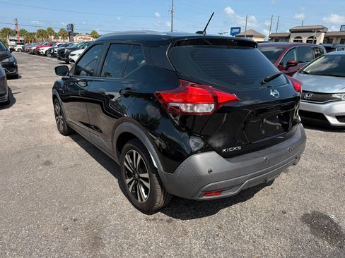 Used 2020 Nissan Kicks SV FWD image 4