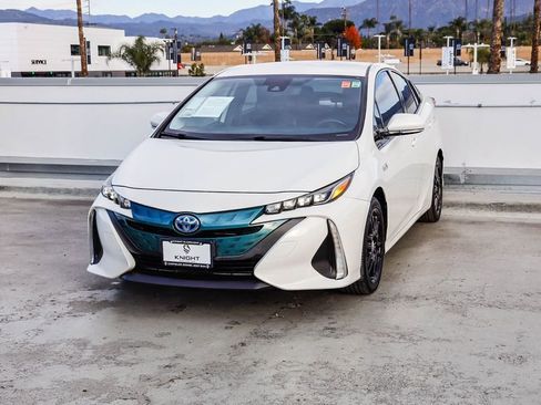 Used 2020 Toyota Prius Prime XLE image 4