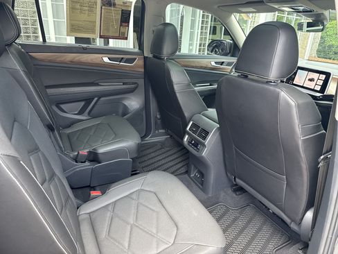 Used 2024 Volkswagen Atlas SE FWD image 32