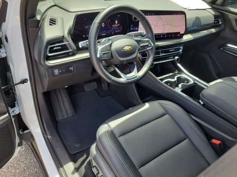 Certified 2025 Chevrolet Traverse LT w/ Sun and Wheel Package FWD image 23