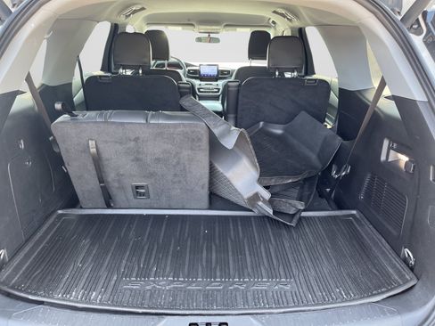 Used 2024 Ford Explorer XLT w/ Equipment Group 202A AWD/4WD image 11