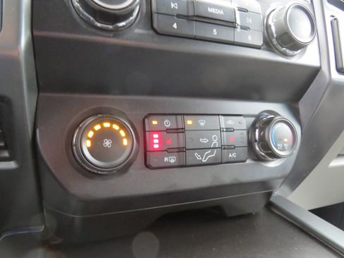 Used 2022 Ford F250 XLT w/ XLT Premium Package image 28