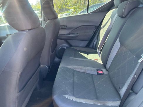 Used 2019 Nissan Kicks S image 11