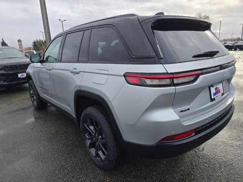 New 2025 Jeep Grand Cherokee Limited image 5