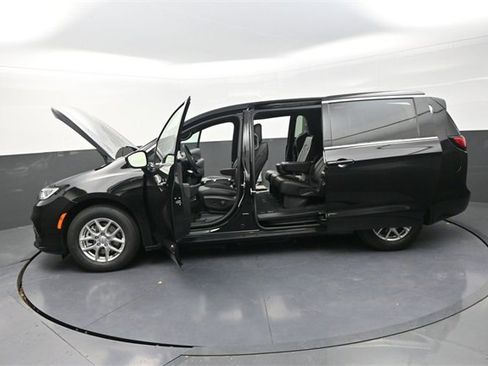 New 2026 Chrysler Pacifica Select image 28