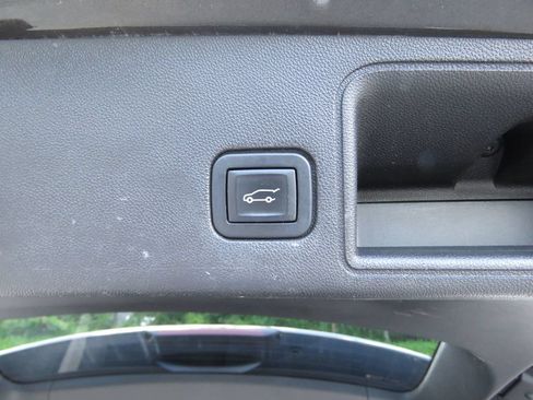 Used 2019 GMC Terrain Denali w/ Advanced Safety Package FWD image 18