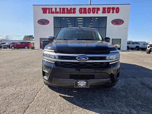 Used 2022 Ford Expedition Max XLT image 2