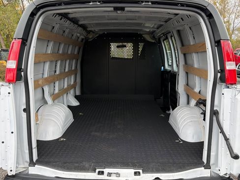 Used 2024 Chevrolet Express 2500 w/ Driver Convenience Package image 12