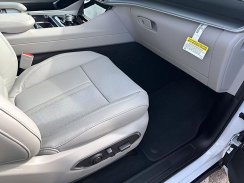 New 2026 Jeep Grand Wagoneer 2WD w/ 8-Passenger Seating Package image 16