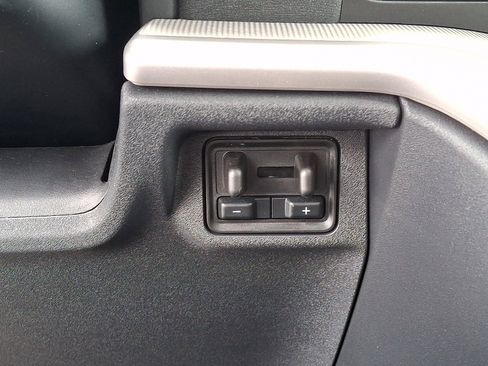 Used 2025 Ford Expedition Active image 27