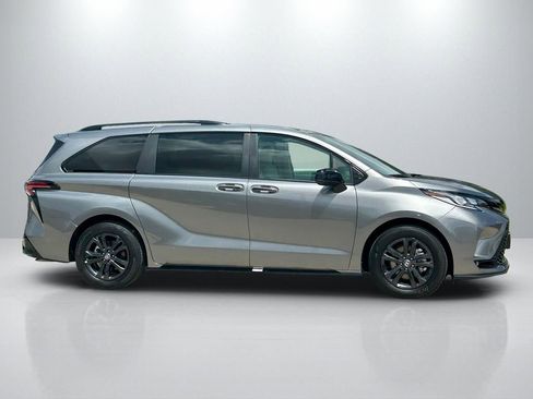 Used 2026 Toyota Sienna XSE AWD/4WD image 4