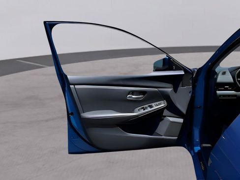 Used 2025 Nissan Sentra SV image 13